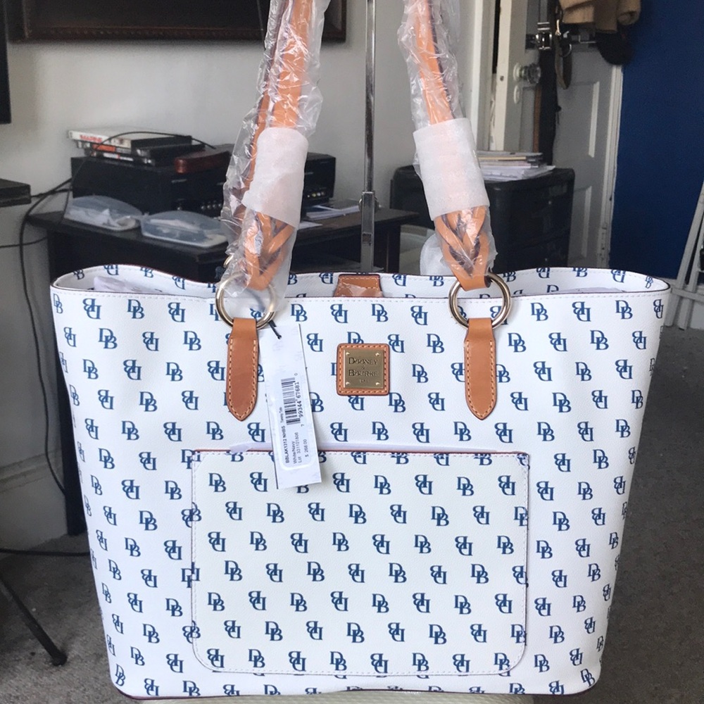 NWT Large New Dooney & Bourke Bone/Navy Tammy Tote